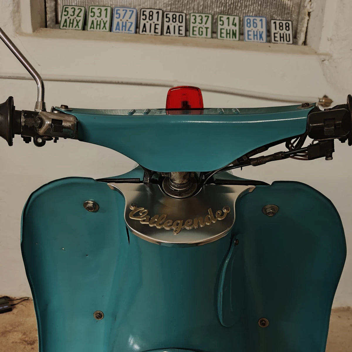 Armaturenblech Schriftzug aus Messing