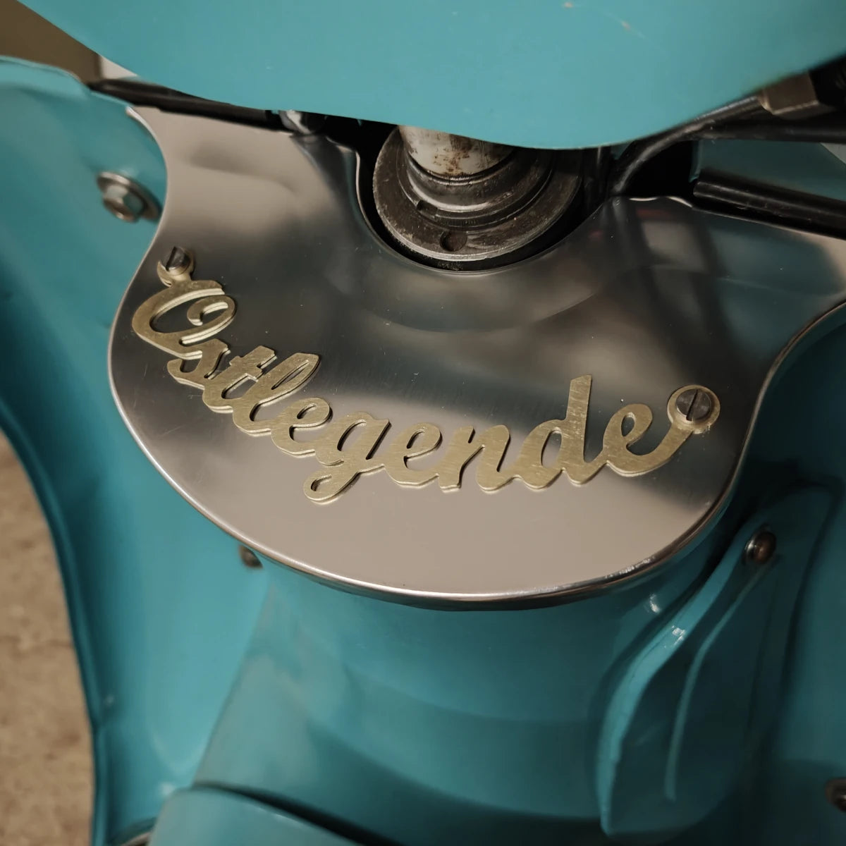 Armaturenblech Schriftzug aus Messing