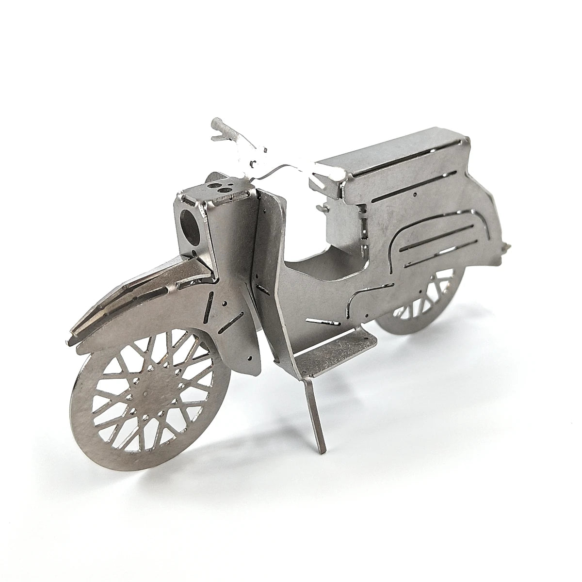 Ostblech Origami: Simson Schwalbe aus Edelstahl