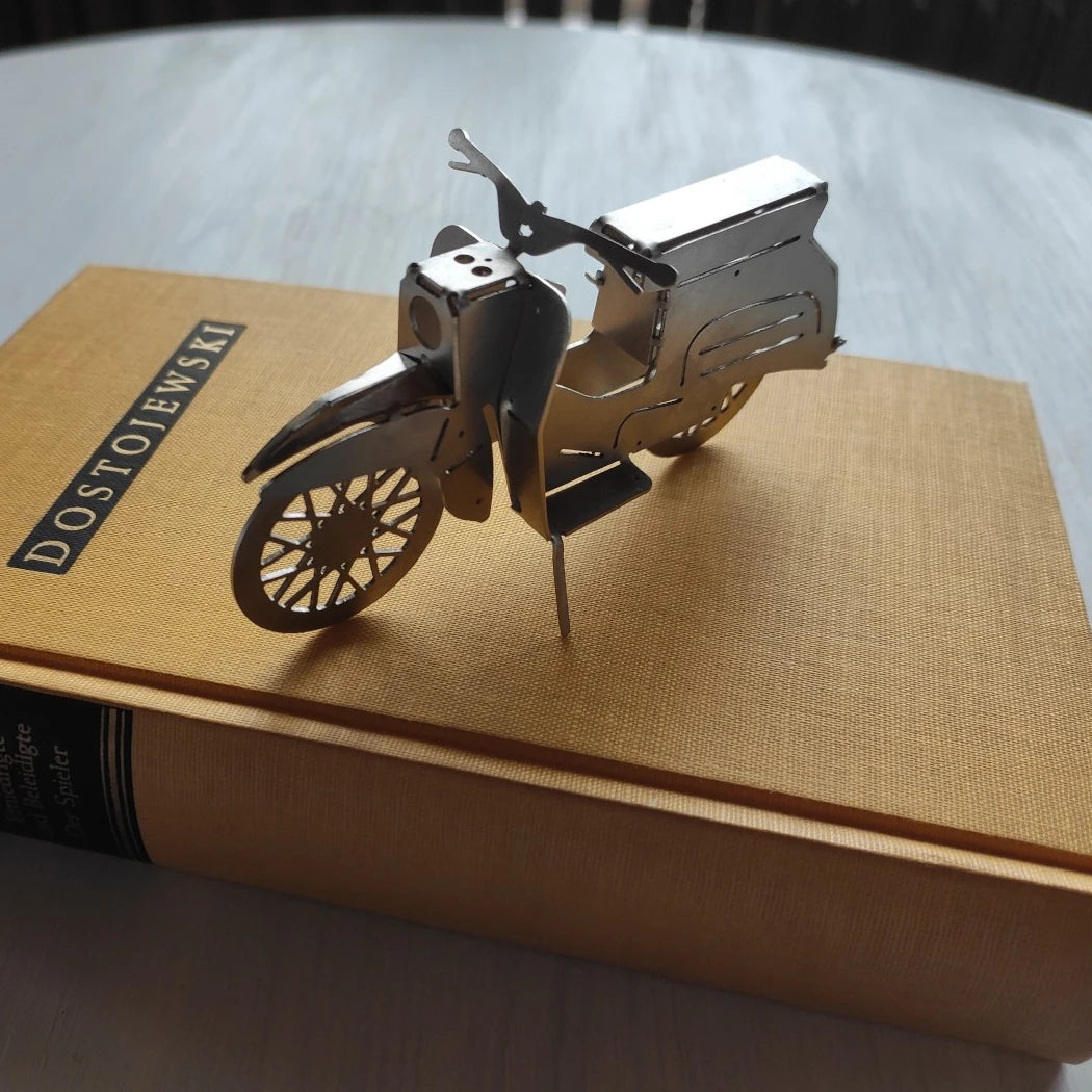 Ostblech Origami: Simson Schwalbe aus Edelstahl