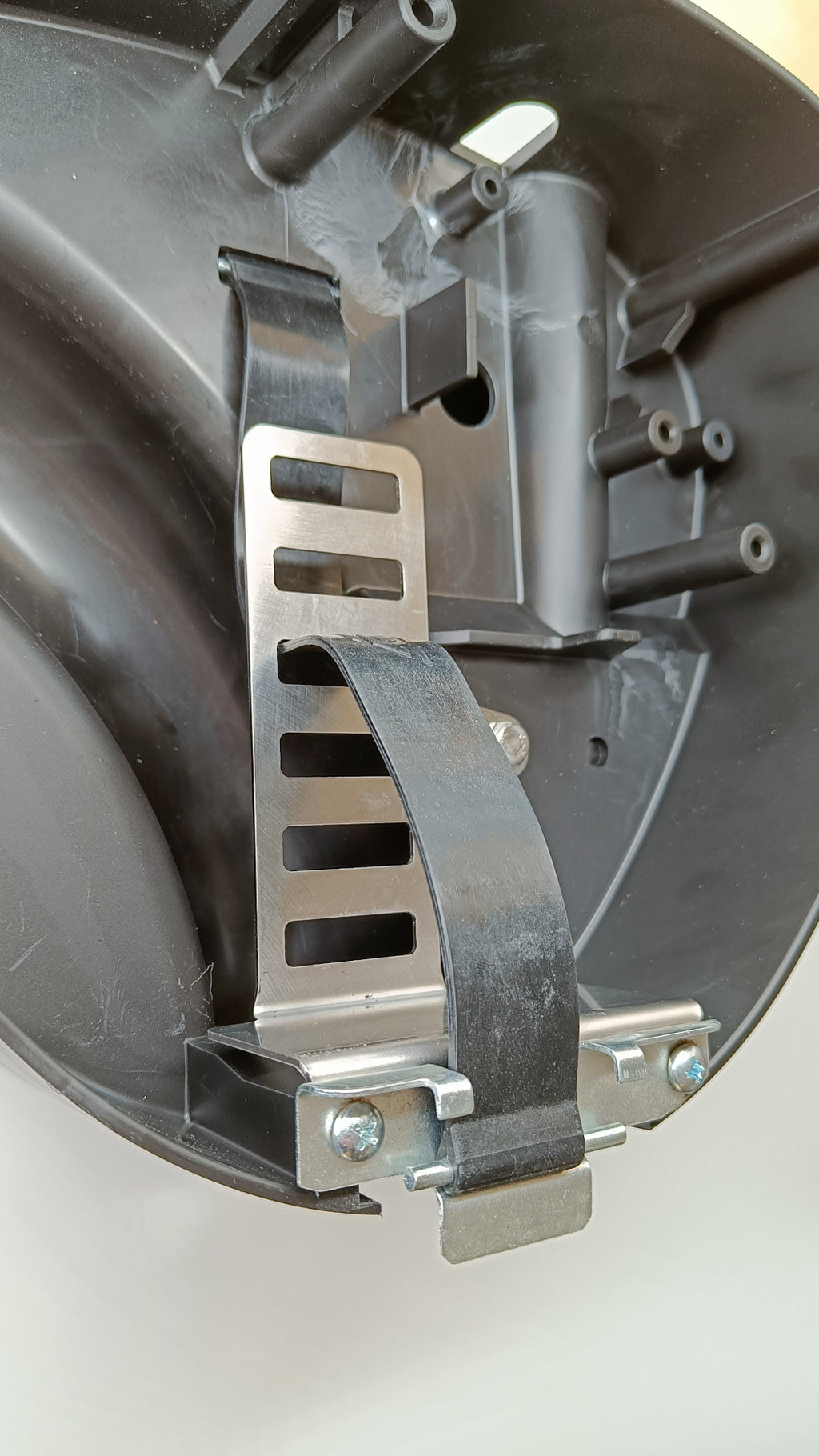 Batteriehalter Herzkasten