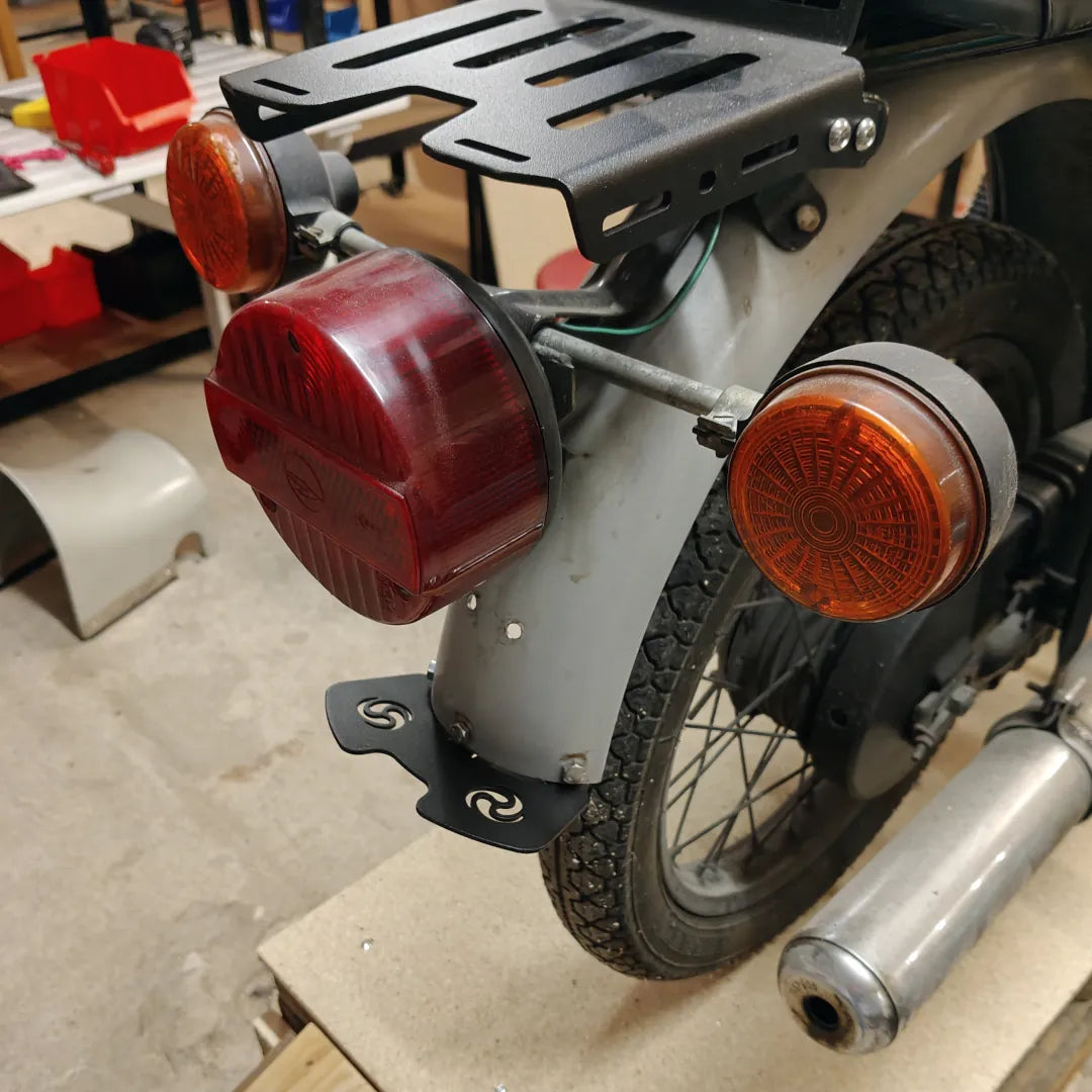 Schmutzschild – Stahl-Schmutzfänger für Simson S51 (mit Wirbellogo)